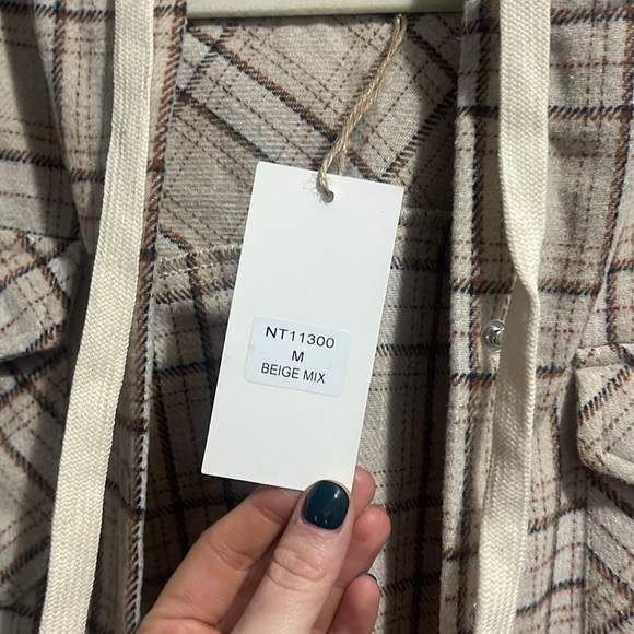 NEW IN Oversized Flannel Button Down Plaid Jacket Raw Hem NWT - Picture 9 of 11